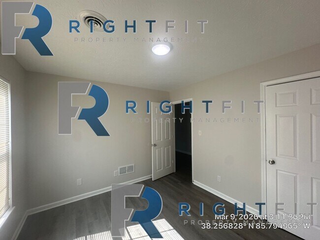 Building Photo - Gorgeous Renovated Home in Louisville