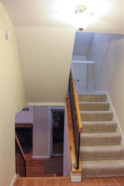 Building Photo - 60 Old Town Rd