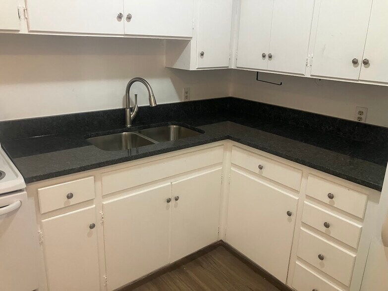 Building Photo - Highland Terrace Apartments