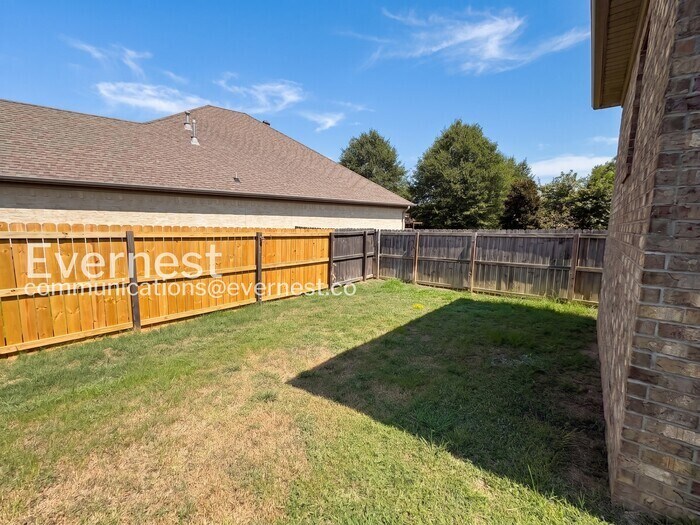 Building Photo - 120 Melville Dr