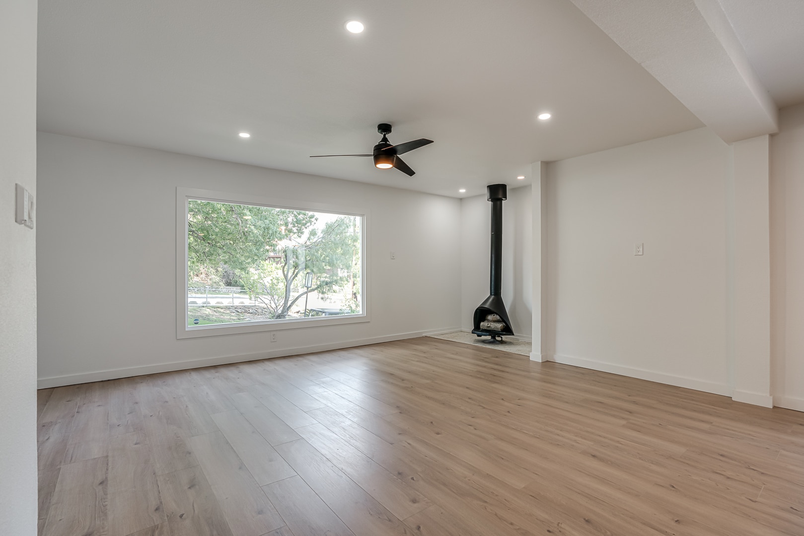 living - 568 W Quill Dr