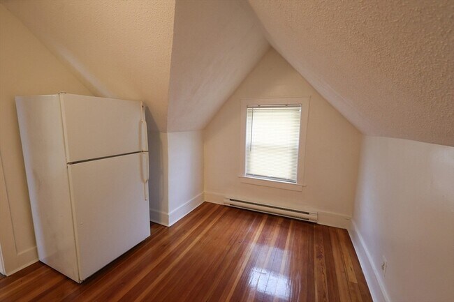 Building Photo - 498 Whipple St