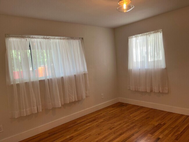 Building Photo - Charming Winters Home