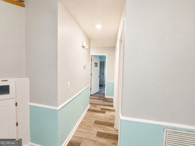 Building Photo - 212 Muskogee Ct