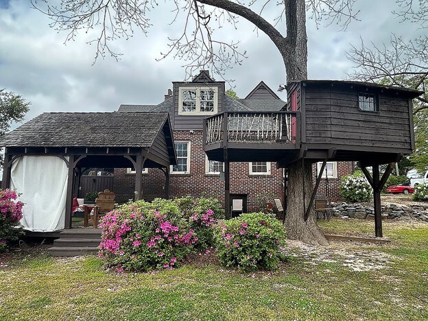 Building Photo - 118 Humphrey St