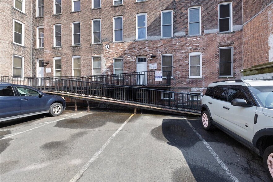 Building Photo - 325 Lafayette St