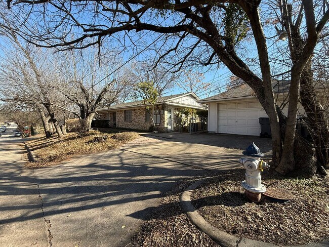 Building Photo - 1139-1139 Haines Ave