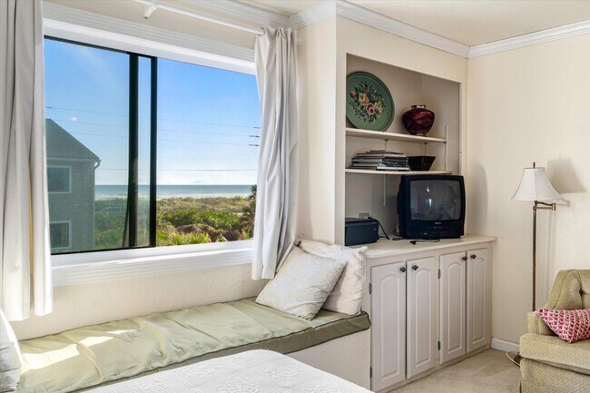 Building Photo - 3385 Coastal Hwy