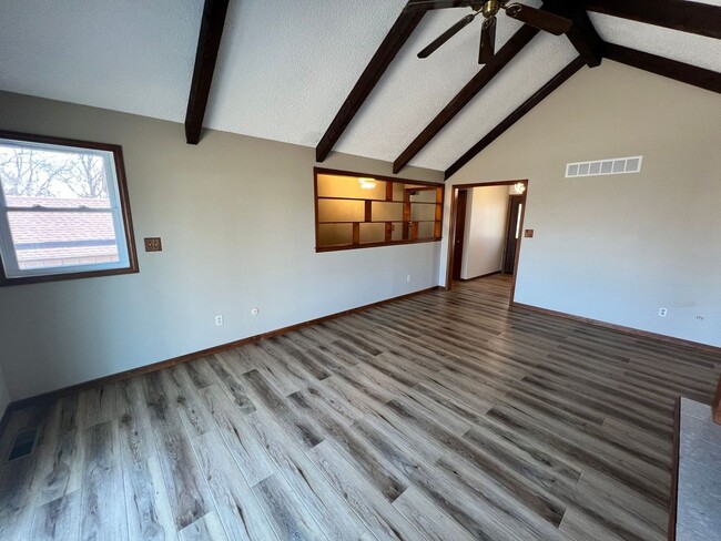 Building Photo - Spacious 3BR Home with 3-Car Garage & Big Backyard