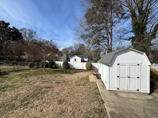 Building Photo - Cozy 1BD, 1BA Near Downtown Raleigh House with Fenced Yard