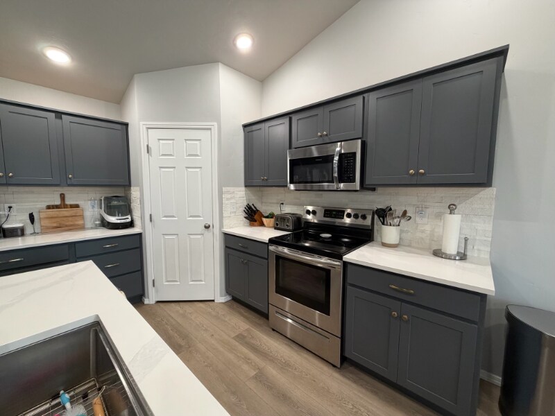 Building Photo - 1910 SW Cooper Ave