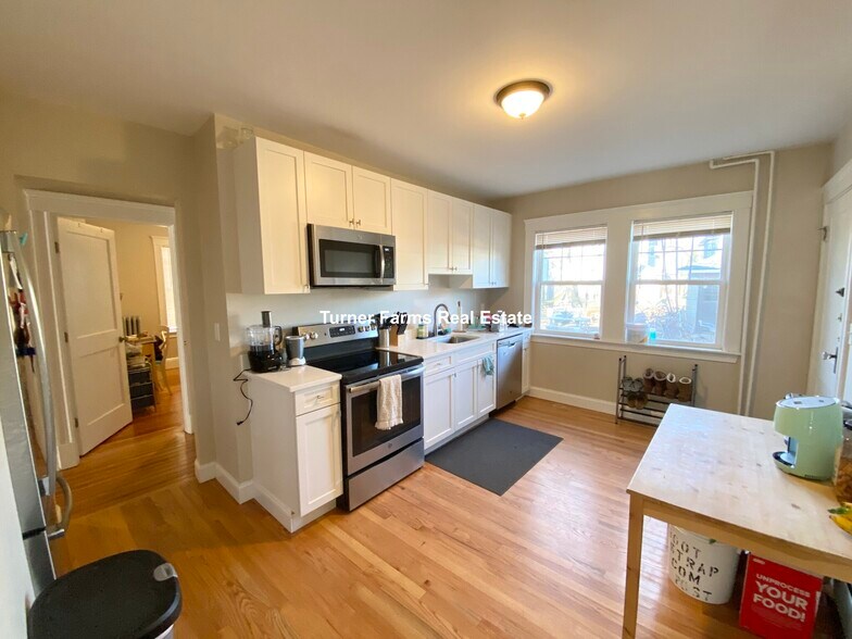 Building Photo - 21 Moraine St