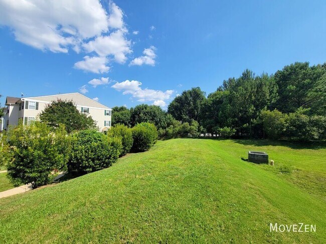 Building Photo - 2200 Valley Edge Dr