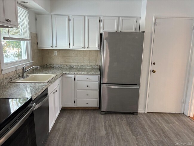 Building Photo - 7 Highview Dr