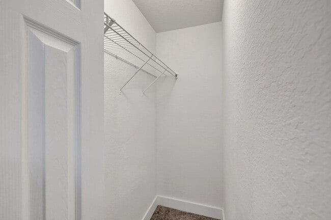 Building Photo - 3055 Riverside Dr