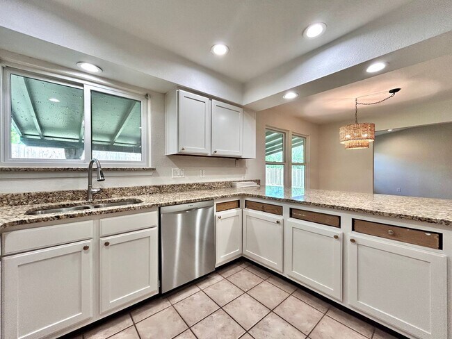 Building Photo - Cozy 3-Bedroom, 2-Bath Home with Covered D...