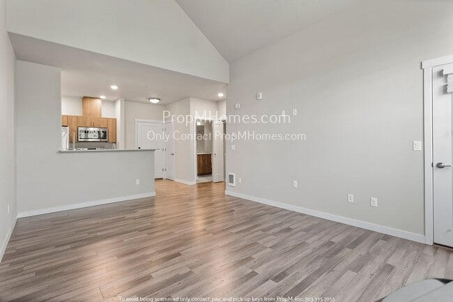 Building Photo - 16405 NW Chadwick Way