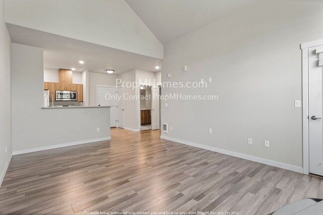 Building Photo - Charming One Bedroom, One Bathroom Condo i...