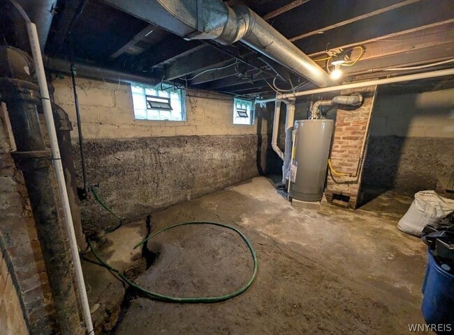 Building Photo - 627 Deer St
