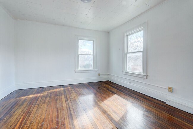 Building Photo - 459 Parsells Ave