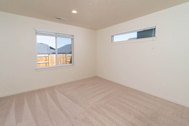 Building Photo - 3667 SW Pumice Stone Ave