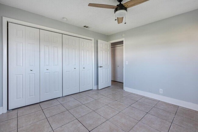 Building Photo - 801 NE 3rd St