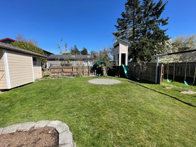 Building Photo - 2409 32nd St