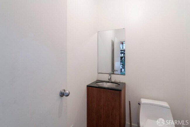 Building Photo - 2530 3rd St