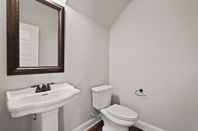 Building Photo - 508 Potter Stone Square