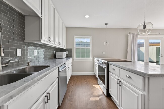 Building Photo - 6351 Briar Rose Dr