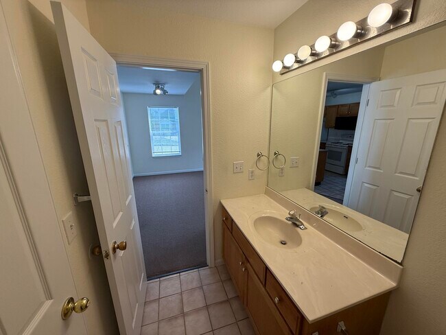 Building Photo - 1326 N Frideriki Dr