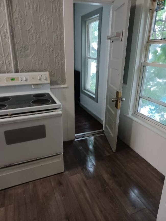 Building Photo - 204 Blake St