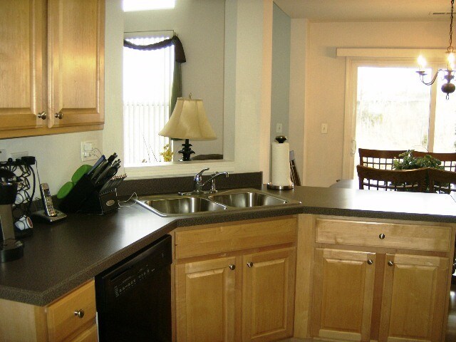 Building Photo - 457 Metropolitan St