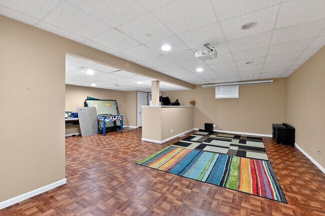 Building Photo - 1163 Shoreline Dr