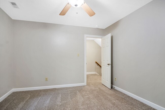 Building Photo - Beautifully Refreshed 4 Bedroom 3 Bath Col...