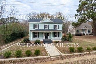 Building Photo - 321 E Branch St