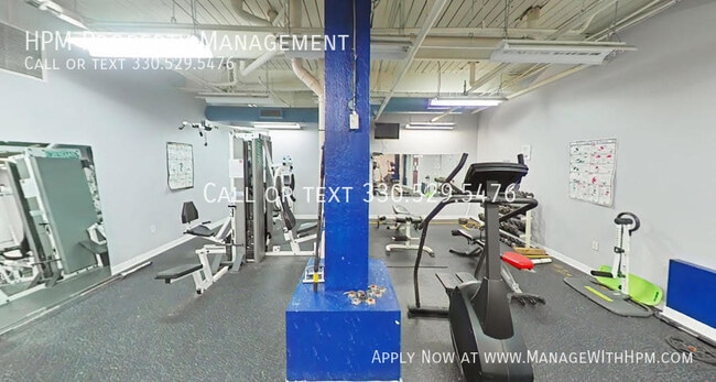 Building Photo - 1133 W 9th St