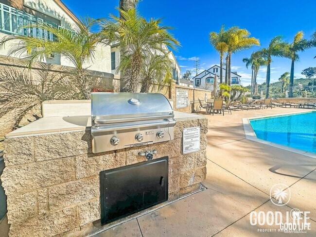 Building Photo - Great 2B/2BA Townhome in Scripps Ranch w/ New Carpets, A/C & Swimming Pool!