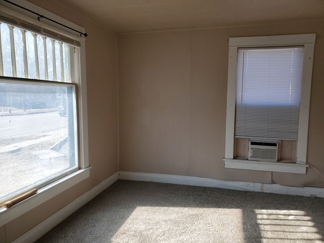 Building Photo - 1/2 off sec dep and first full month's ren...