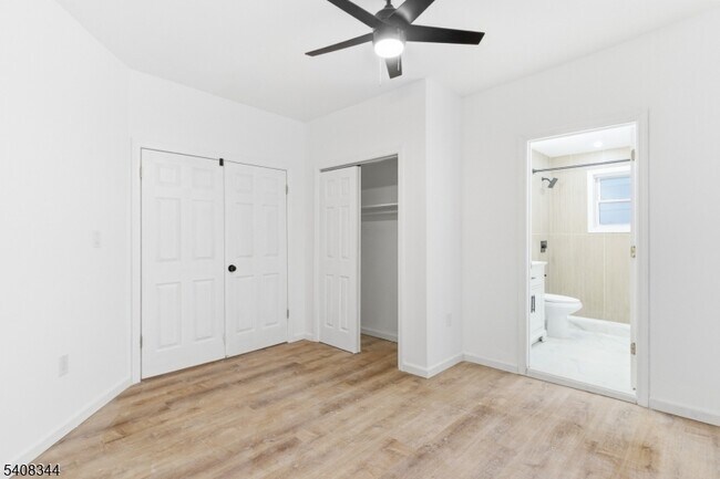 Building Photo - 528 S 13th St