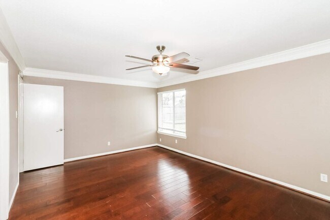 Building Photo - 22507 Red River Dr