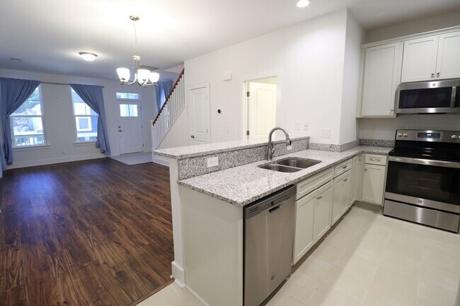 Building Photo - 2 bedroom/2.5 bath home in West Columbia.