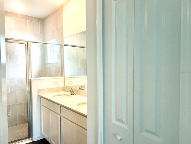 Building Photo - 4611 SW 83rd Lp