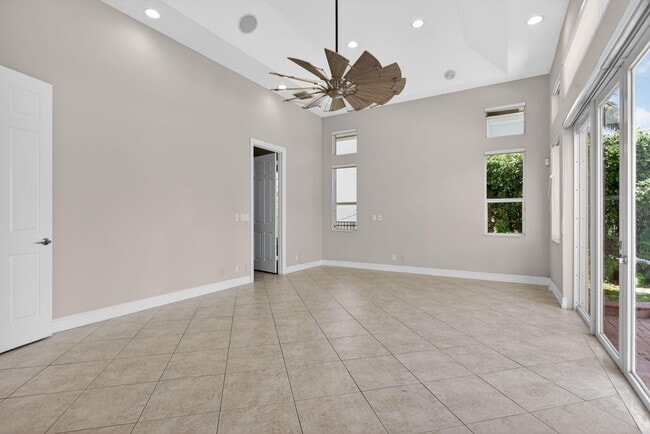 Building Photo - 4901 NE 29th Ave