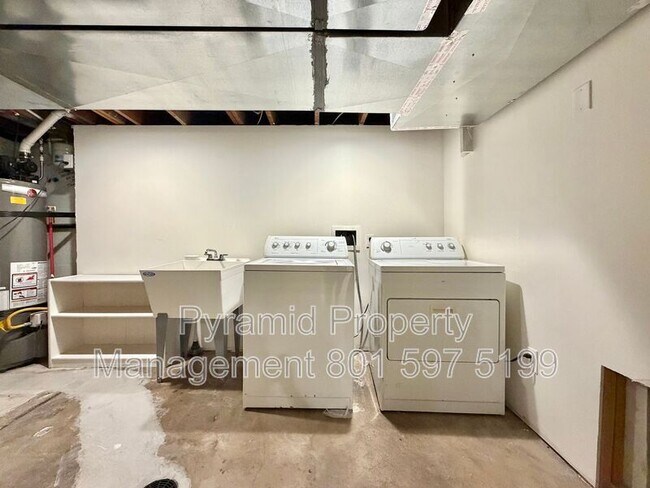 Building Photo - 262 Browning Ave