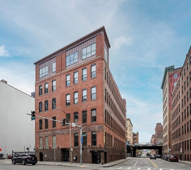 Building Photo - 355 Congress St