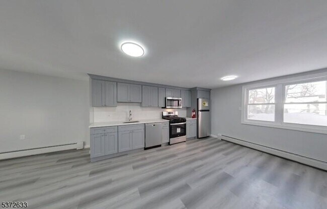 Building Photo - 130 1st St