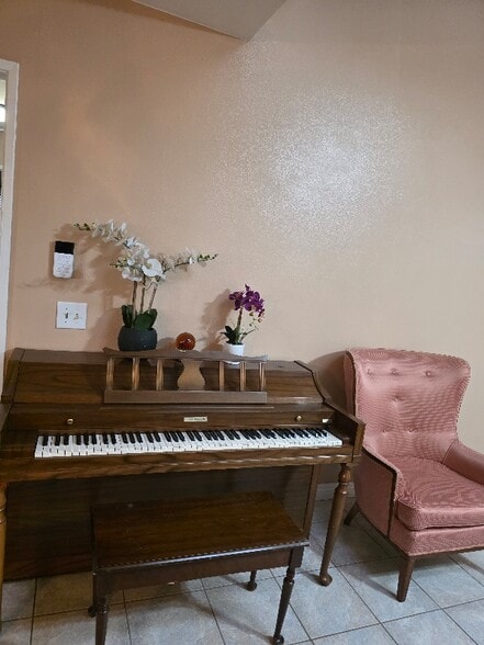 Building Photo - 3154 Luxurious Highland Home