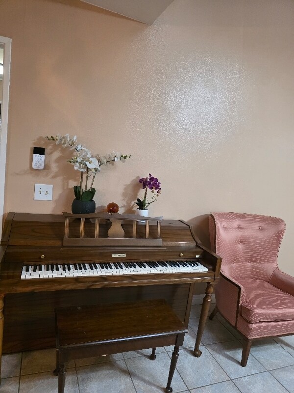 Building Photo - 3154 Luxurious Highland Home