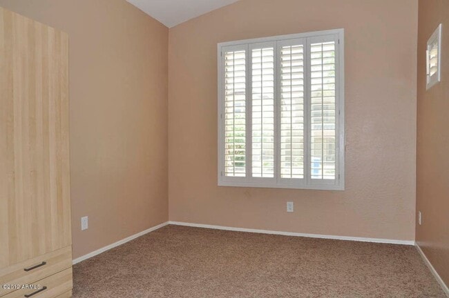 Building Photo - Charming 4 Bed 3 Bath Home in Norterra Area